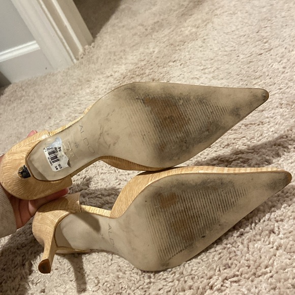 Beige crocodile pumps - Picture 5 of 5
